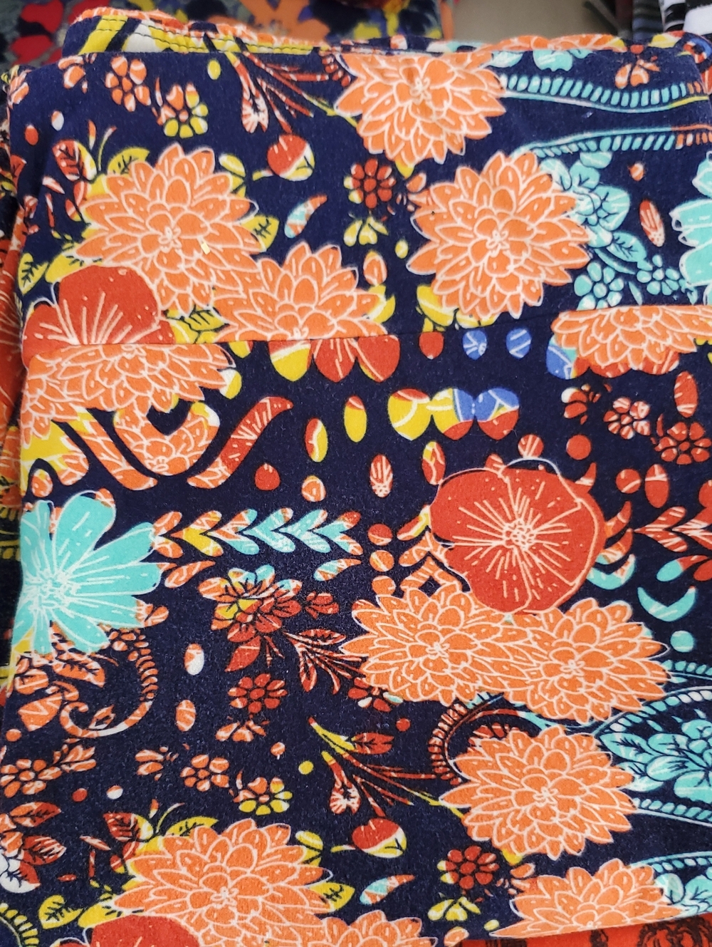 #L022 (CH) NWOT LuLaRoe Leggings With A Vibrant Design